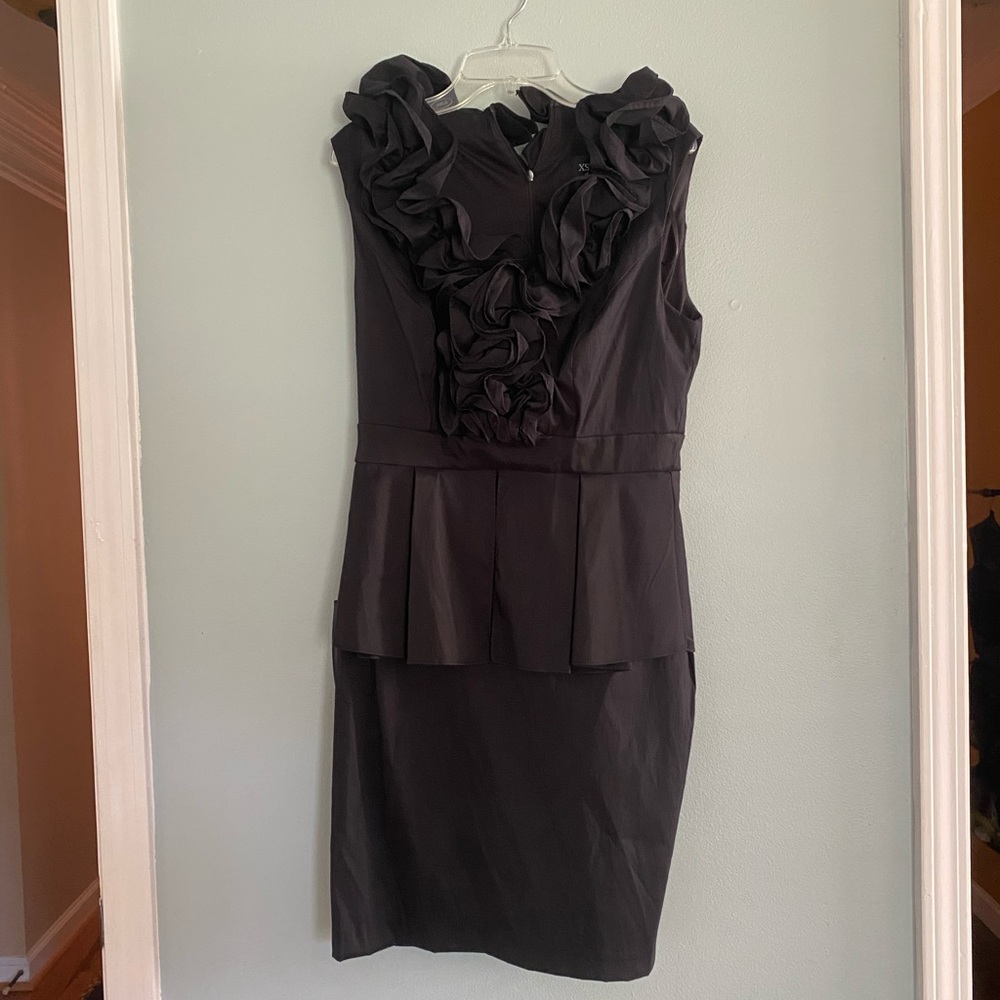 Vintages black dress flower detailing